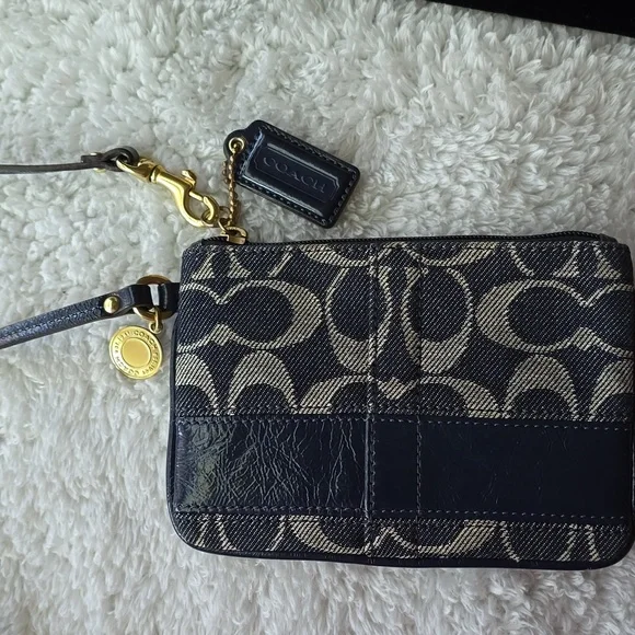 Coach DENIM LEGACY Wristlet With Hangtag And Gold COIN RARE EUC - Picture 17 of 17